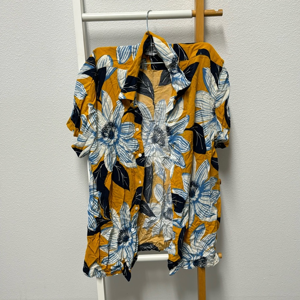 Men’s Zara short sleeve button up size extra large